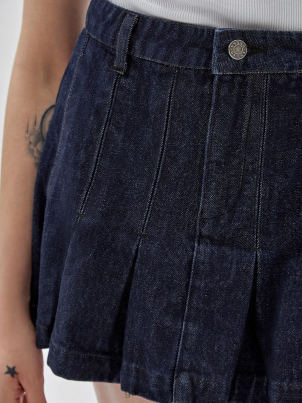 originaal teksatest tenniseseelik mine plisseeritud tumepesu GUESS kehakate unisex BB4BB126